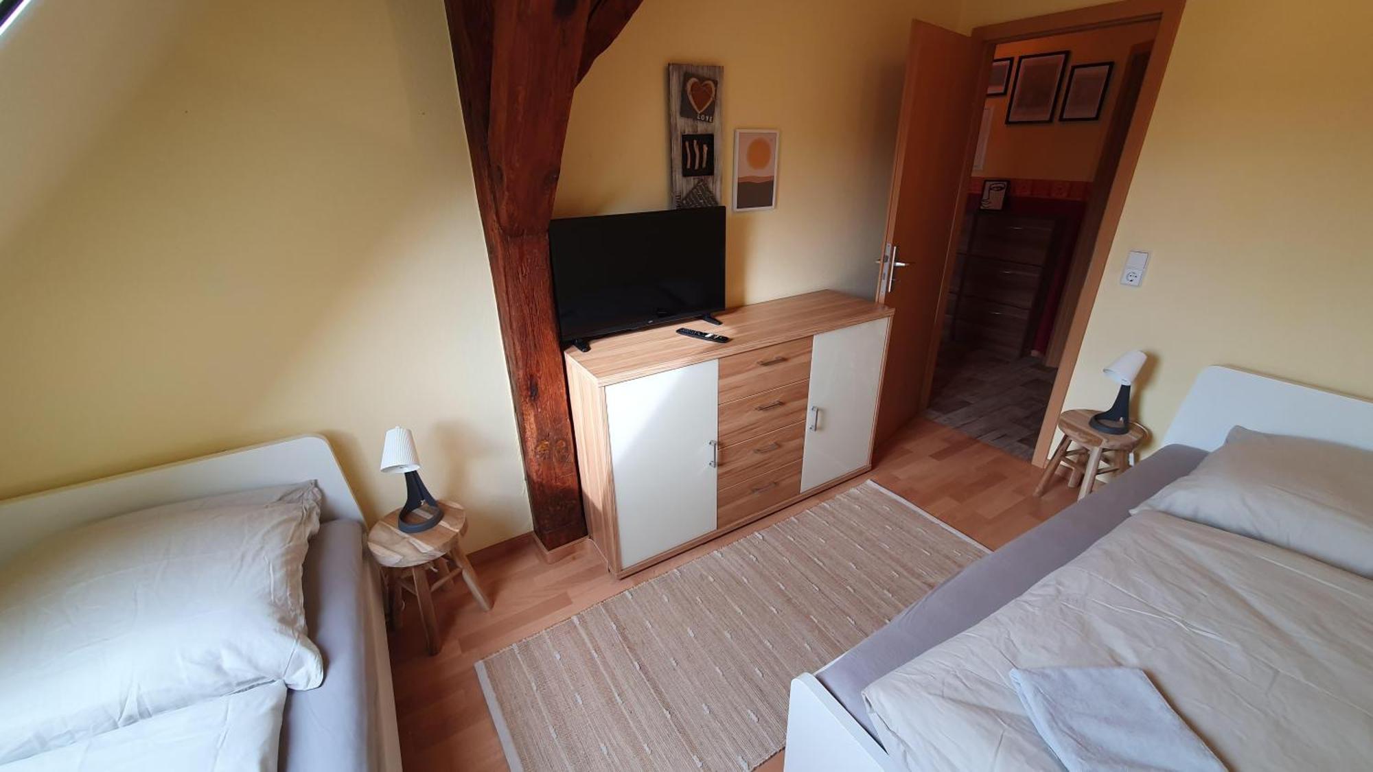 Ferienwohnung Im Gutshof Direkt Gegenueber Dem Schloss, Rhododendronpark Mit Terrasse Und Wlan Kromlau Buitenkant foto
