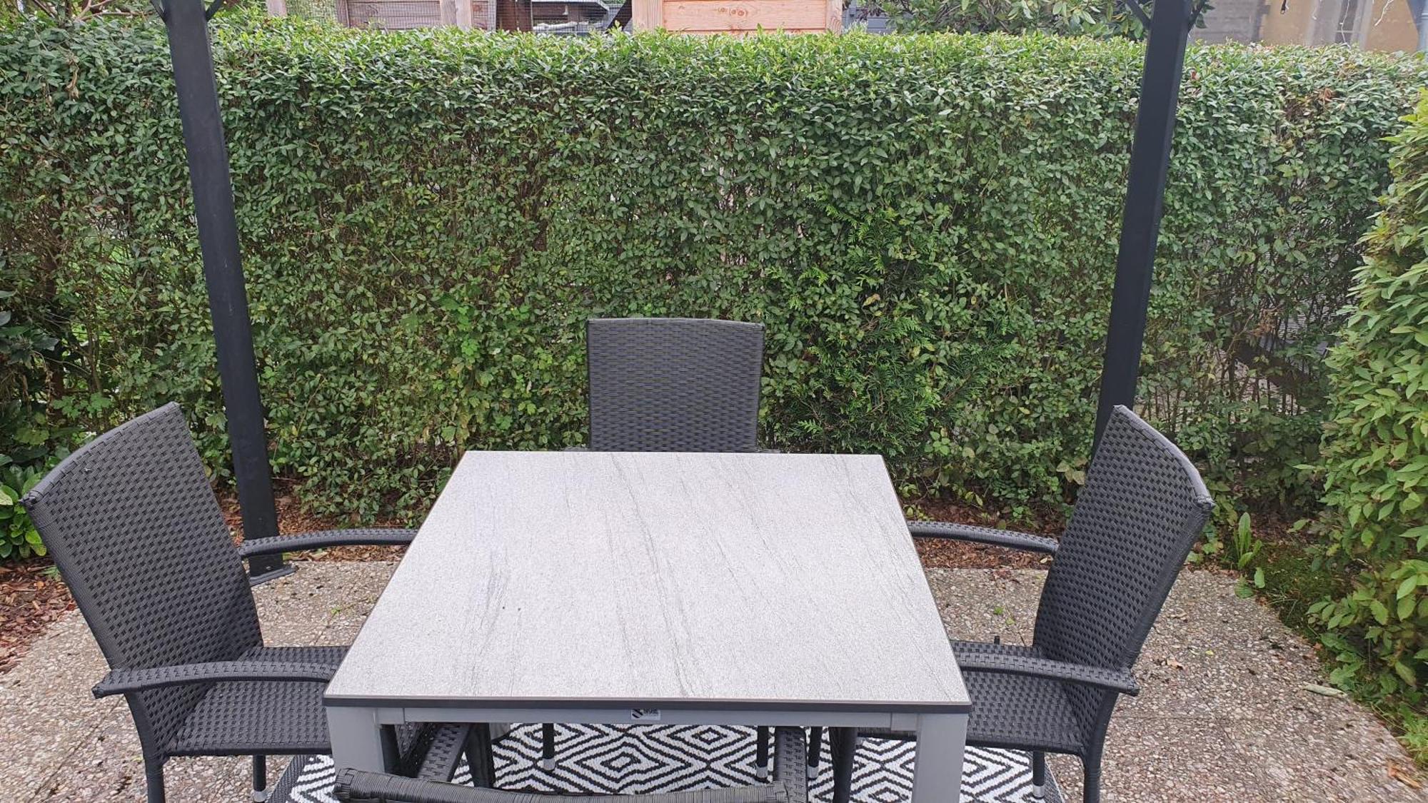 Ferienwohnung Im Gutshof Direkt Gegenueber Dem Schloss, Rhododendronpark Mit Terrasse Und Wlan Kromlau Buitenkant foto
