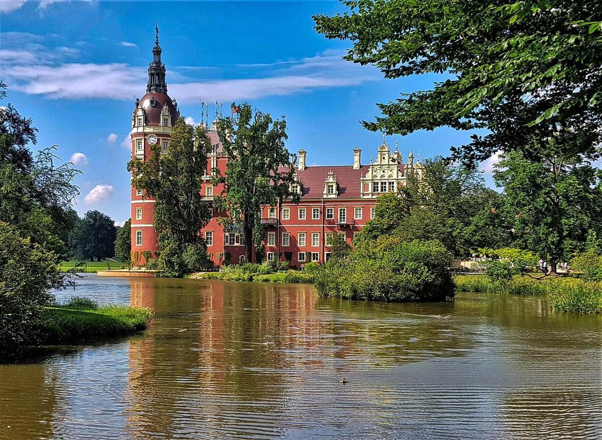 Ferienwohnung Im Gutshof Direkt Gegenueber Dem Schloss, Rhododendronpark Mit Terrasse Und Wlan Kromlau Buitenkant foto