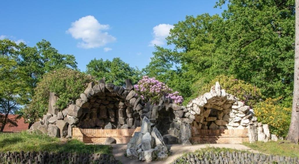 Ferienwohnung Im Gutshof Direkt Gegenueber Dem Schloss, Rhododendronpark Mit Terrasse Und Wlan Kromlau Buitenkant foto